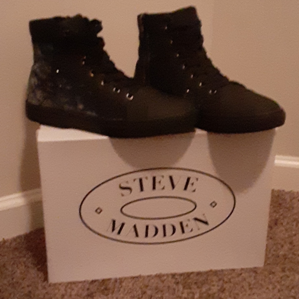Steve Madden Sneakers